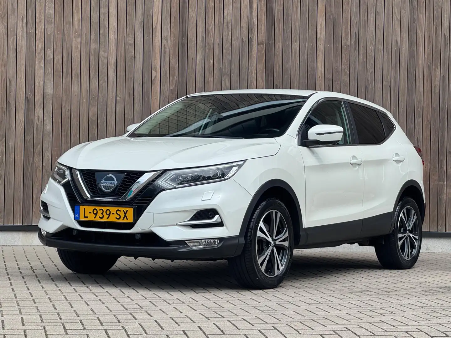 Nissan Qashqai 1.6 N-Connecta |Trekhaak|Navi|360 Camera| Weiß - 2