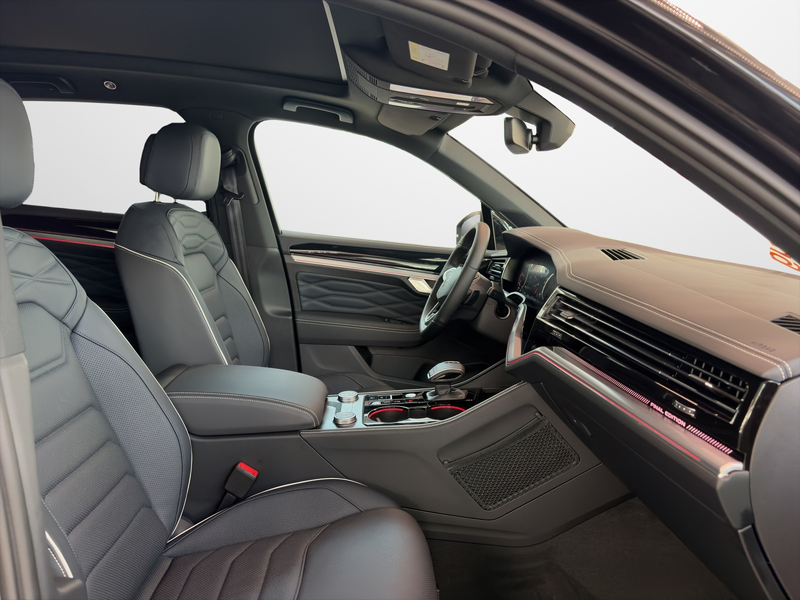 Volkswagen Touareg 3.0 V6 TDI 4M R-Line Final Edition — photo 13