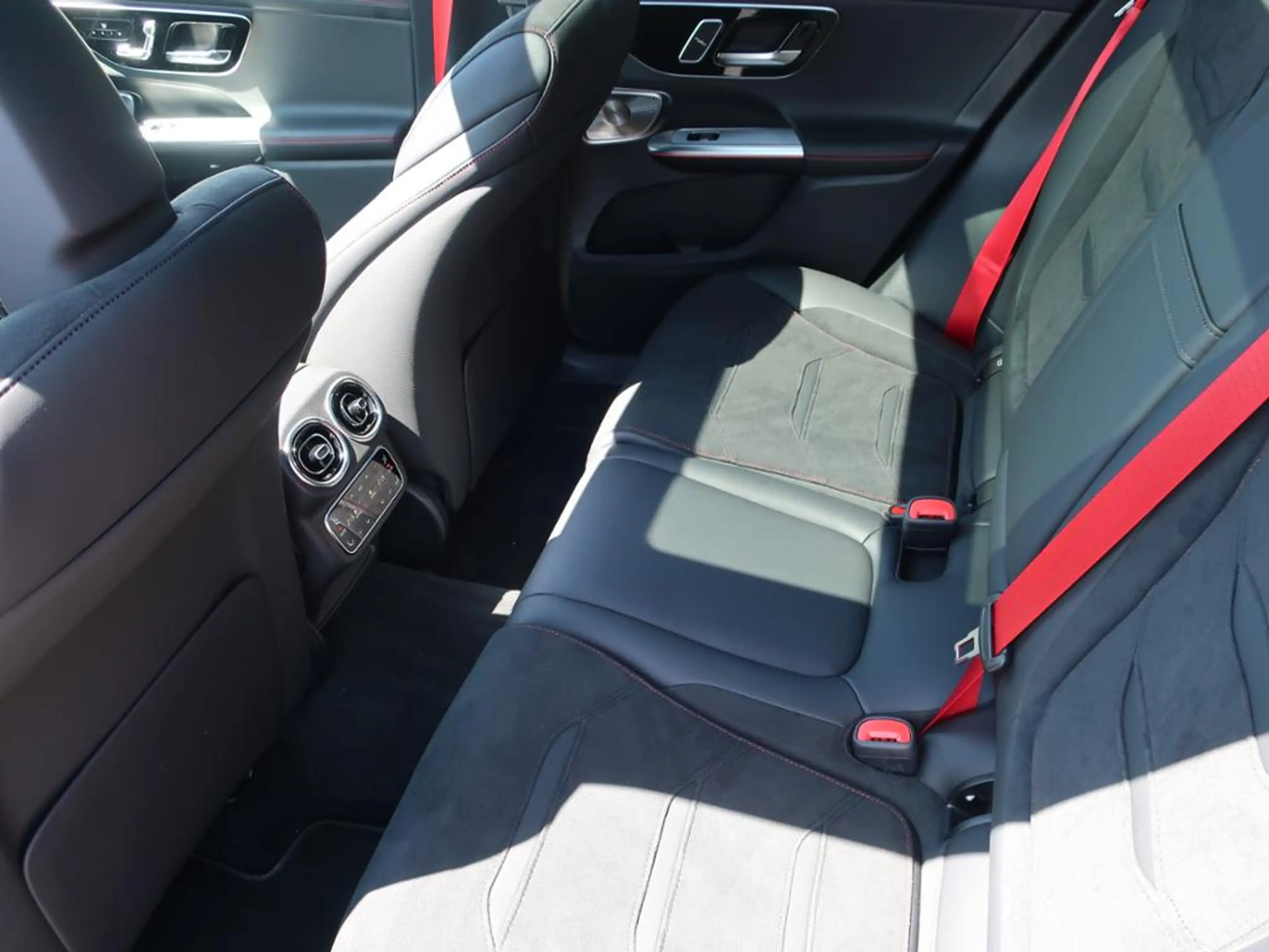 Mercedes-Benz GLC 43 AMG 4M AMG PANO AHK HUD DISTR 360° NIGHT — photo 8
