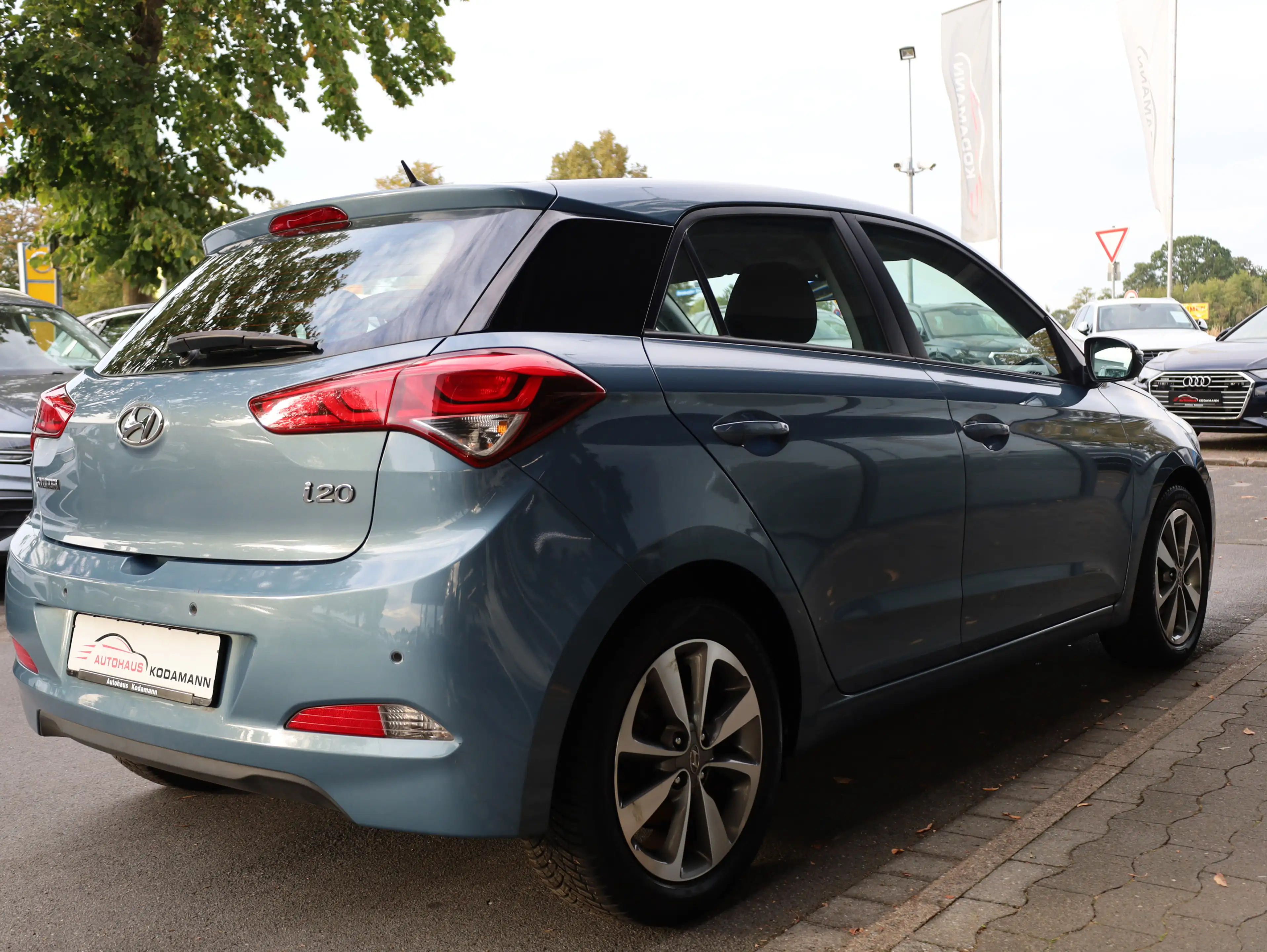Hyundai i20 1.4YES!*Tempomat*Allwetterreifen*Klimaanlage — photo 8
