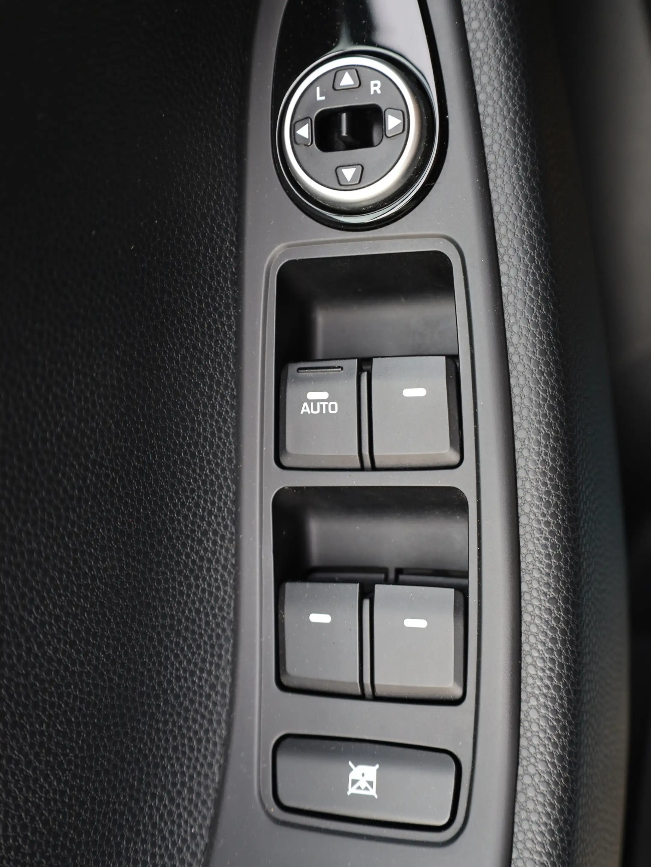 Hyundai i20 1.4YES!*Tempomat*Allwetterreifen*Klimaanlage — photo 13