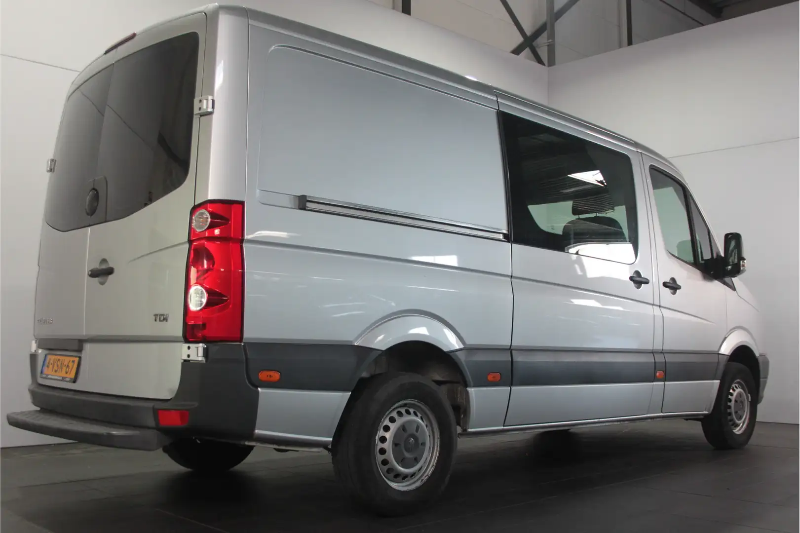 Volkswagen Crafter 28 2.0 TDI L2H2 - Airco / Radio cd / Cruise / Parr Grijs - 2
