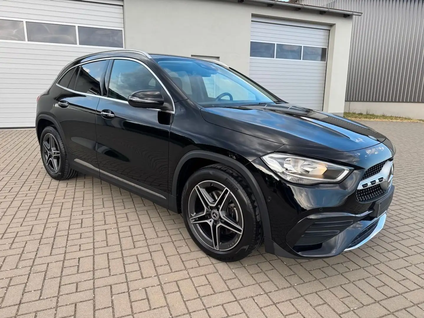 Mercedes-Benz GLA 200 7G-DCT AMG Styling Exterieur Noir - 1