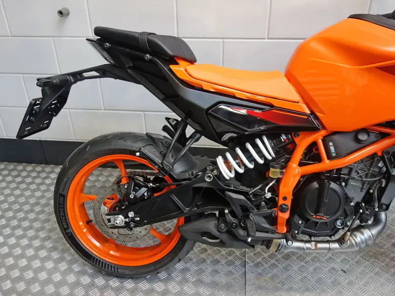 KTM 390 Duke - foto 4