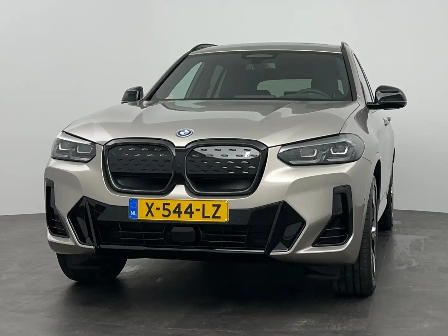 BMW iX3 High Executive Edition 80 kWh | Trekhaak met elekt Grijs - 2