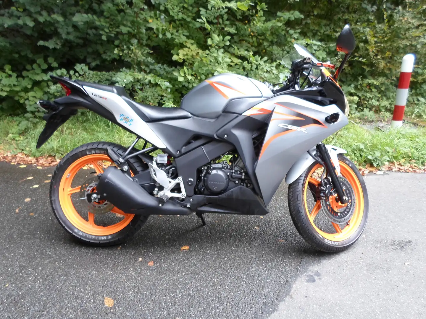 Honda CBR 125 R  JC50 Zilver - 1