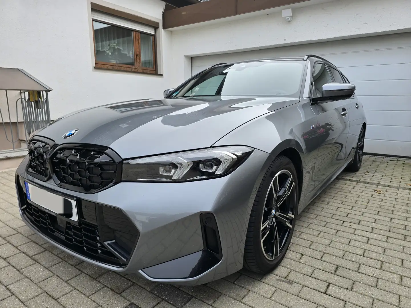 BMW 320 320 i M Sport Grau - 1