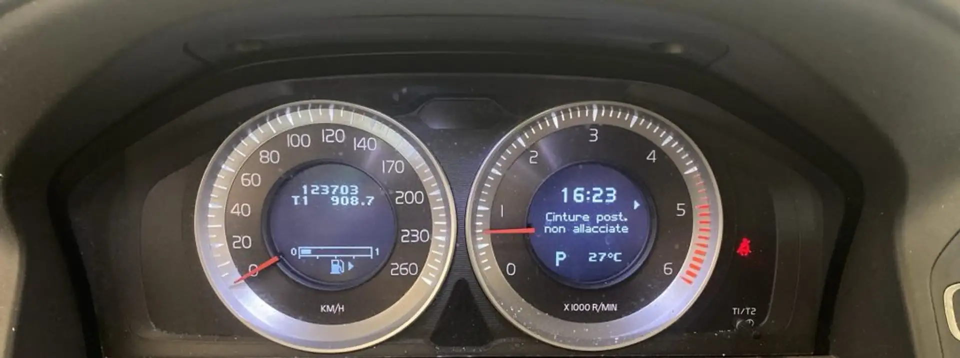 Volvo XC60 2.4 d4 (d3) Momentum awd 163cv geartronic Argent - 2