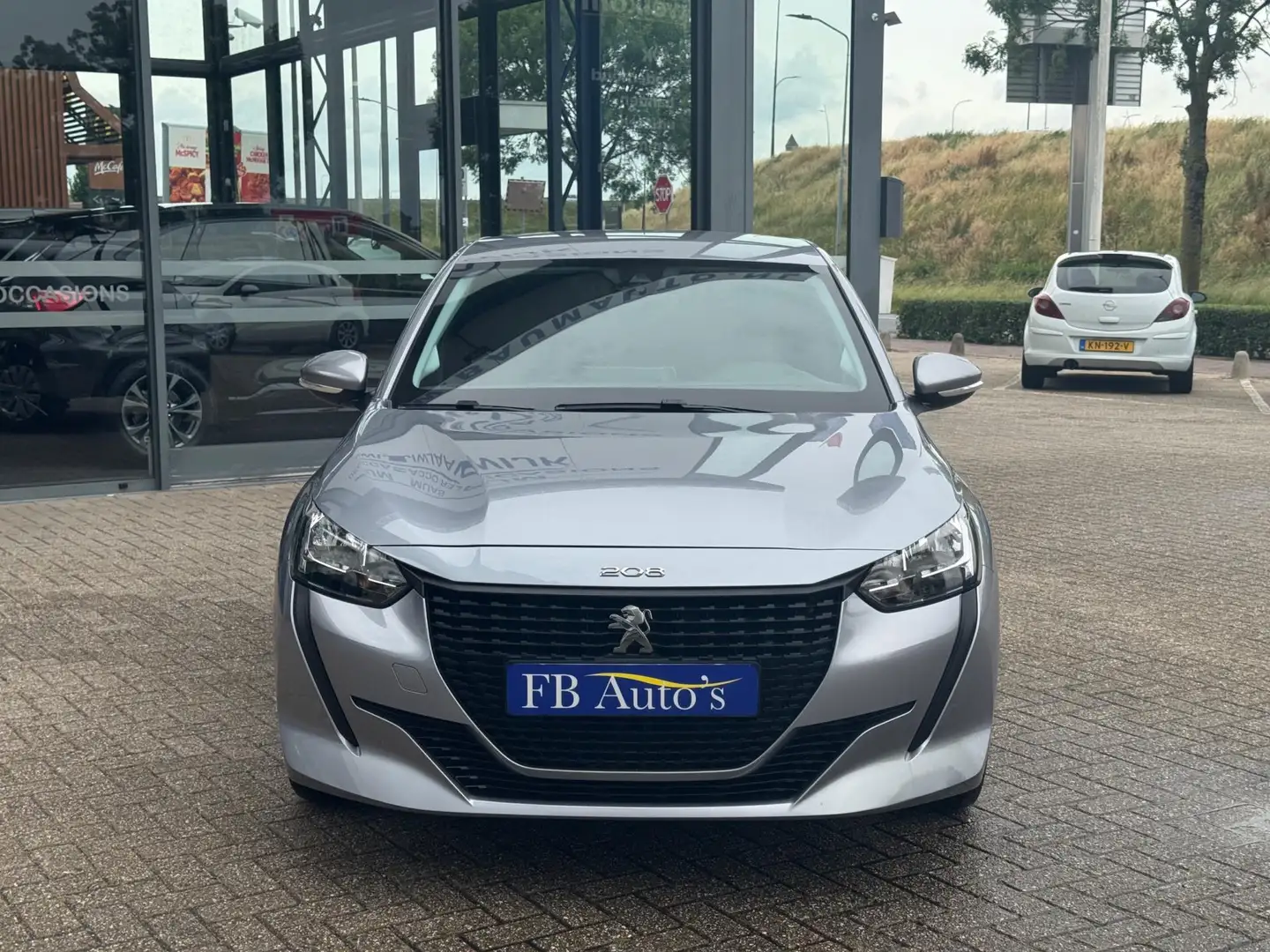 Peugeot 208 1.2 PureTech Allure Airco Navi Cruise Grijs - 2