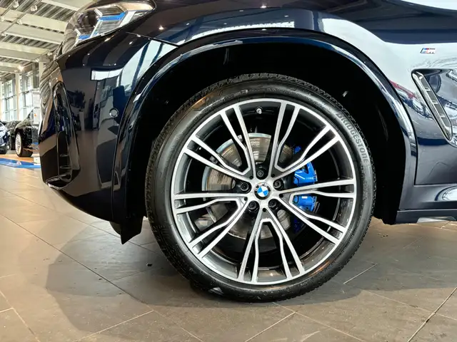 BMW X4 view 5