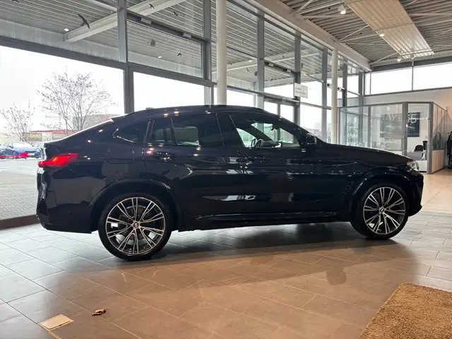 BMW X4 view 13