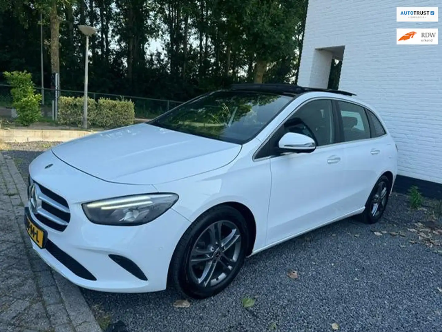 Mercedes-Benz B 180 Panoramadak 360 graden camera INCL AUTOTRUST GARAN Blanc - 1