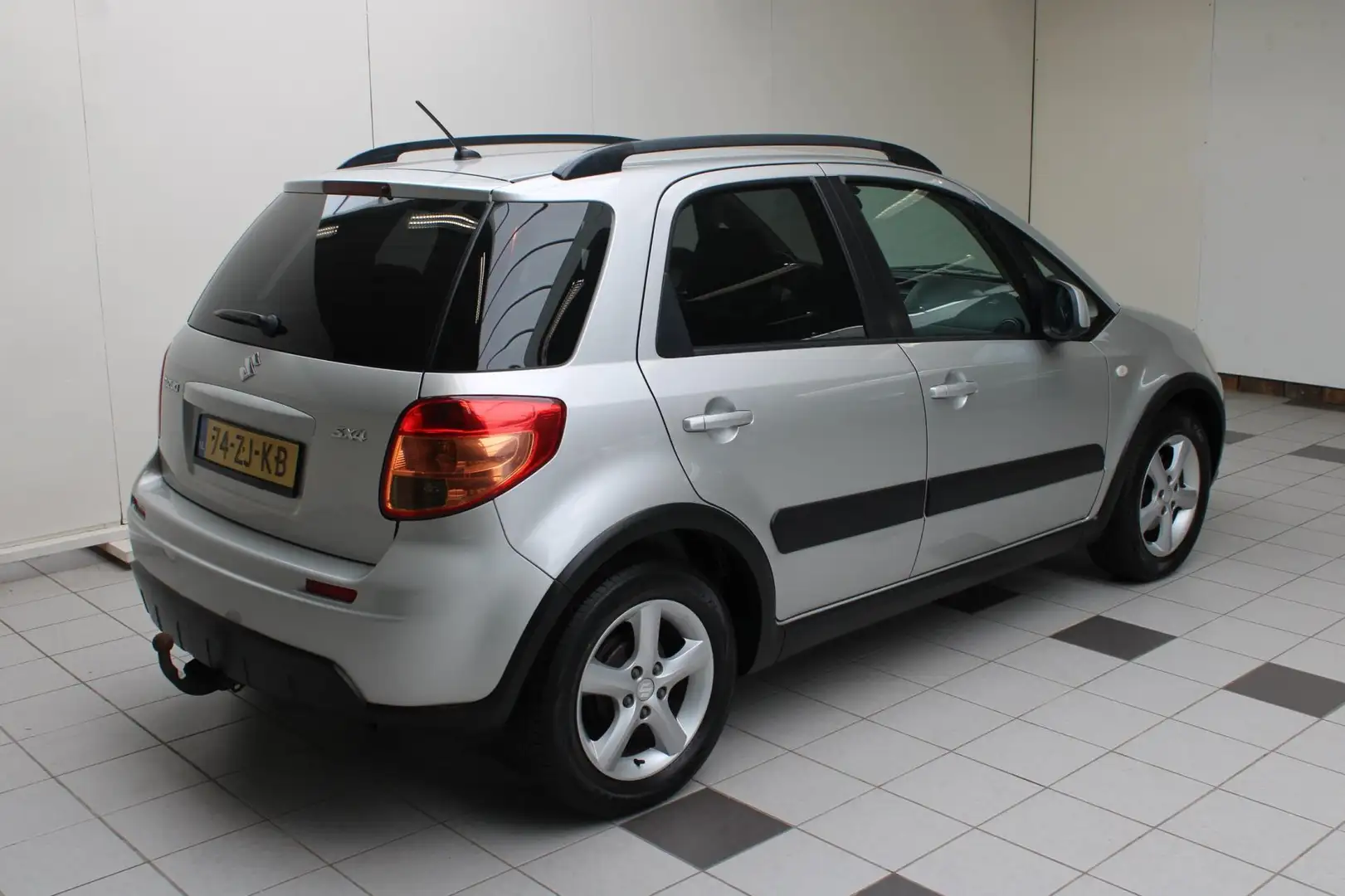 Suzuki SX4 1.6 Shogun incl. Trekhaak en NAP Grijs - 2