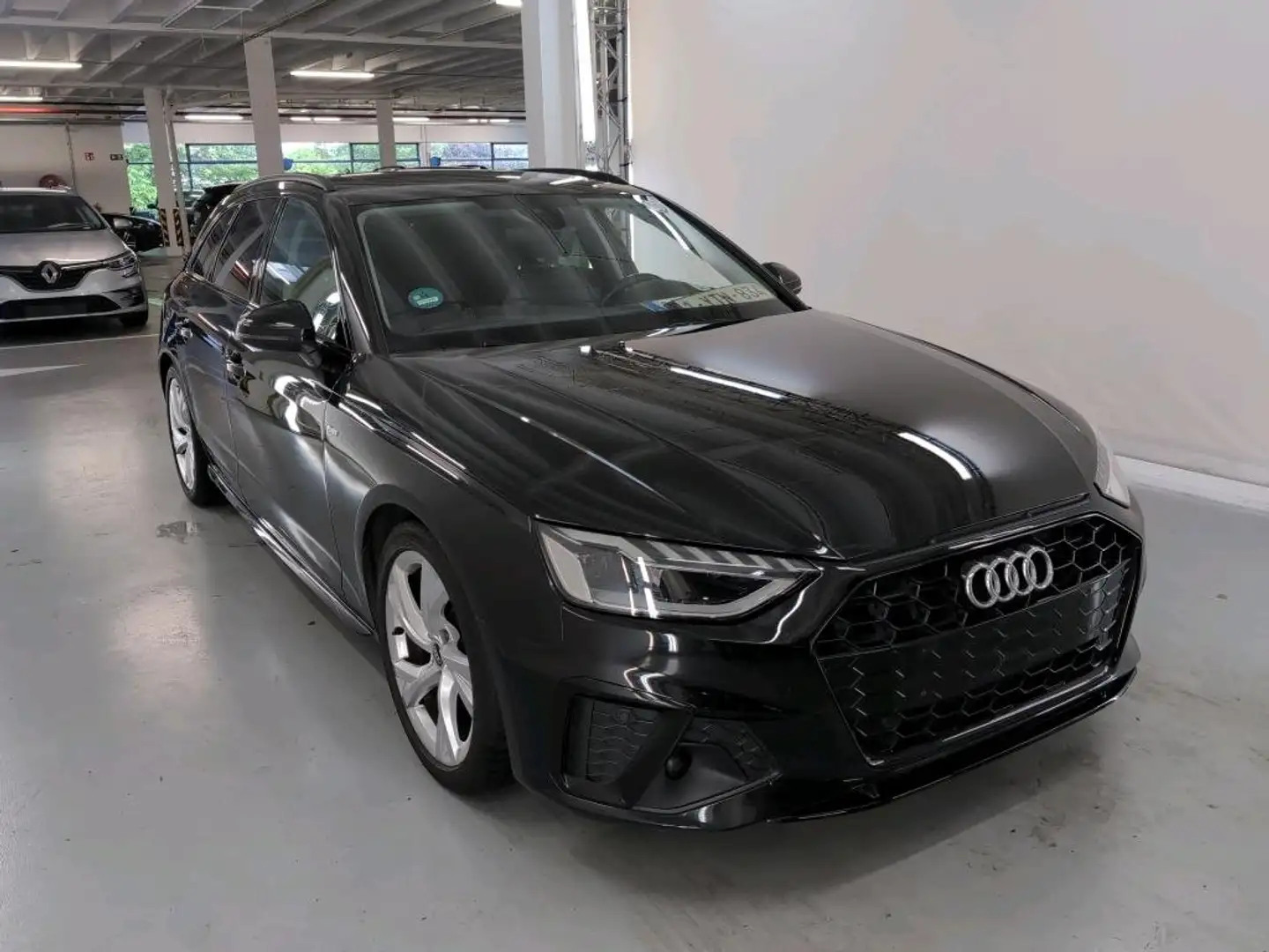 Audi A4 Avant 30 TDi S line tronic Noir - 1