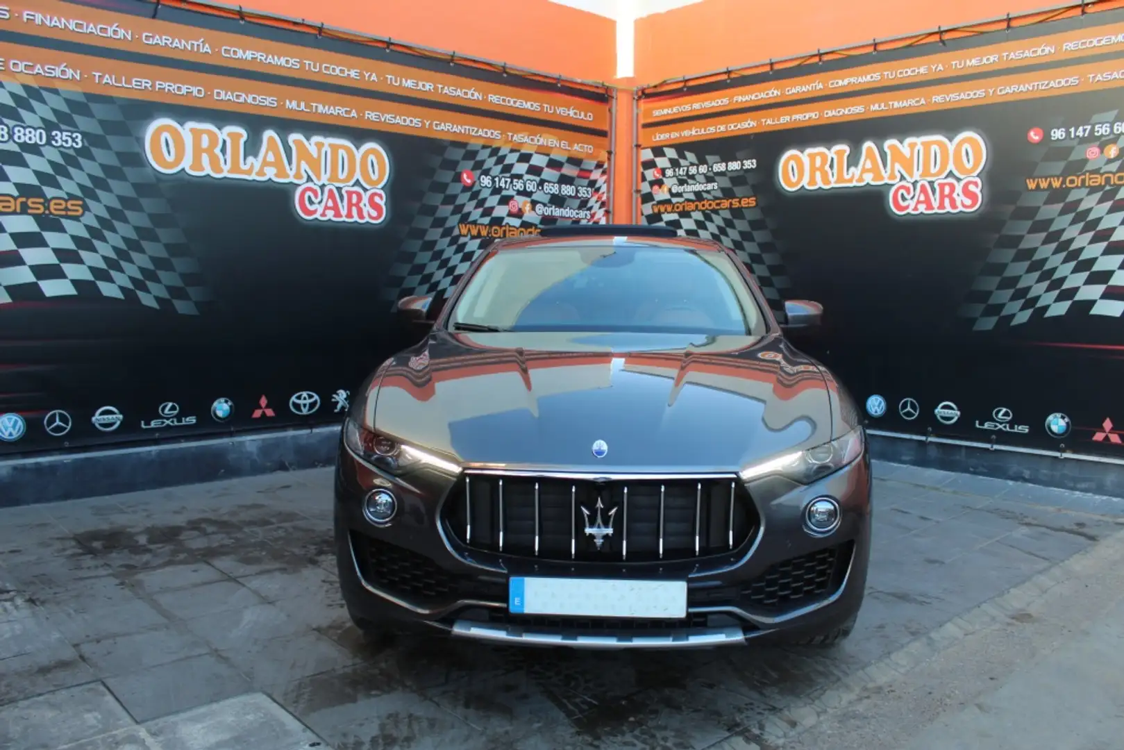 Maserati Levante Diesel Aut. Gris - 2