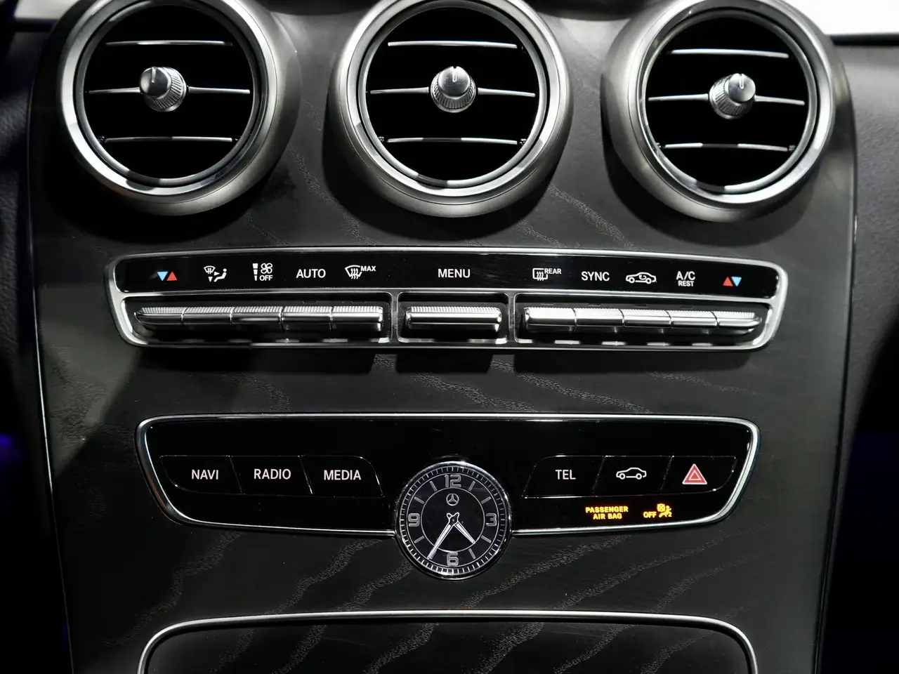 Mercedes-Benz C-Class снимка Mercedes-Benz C-Class