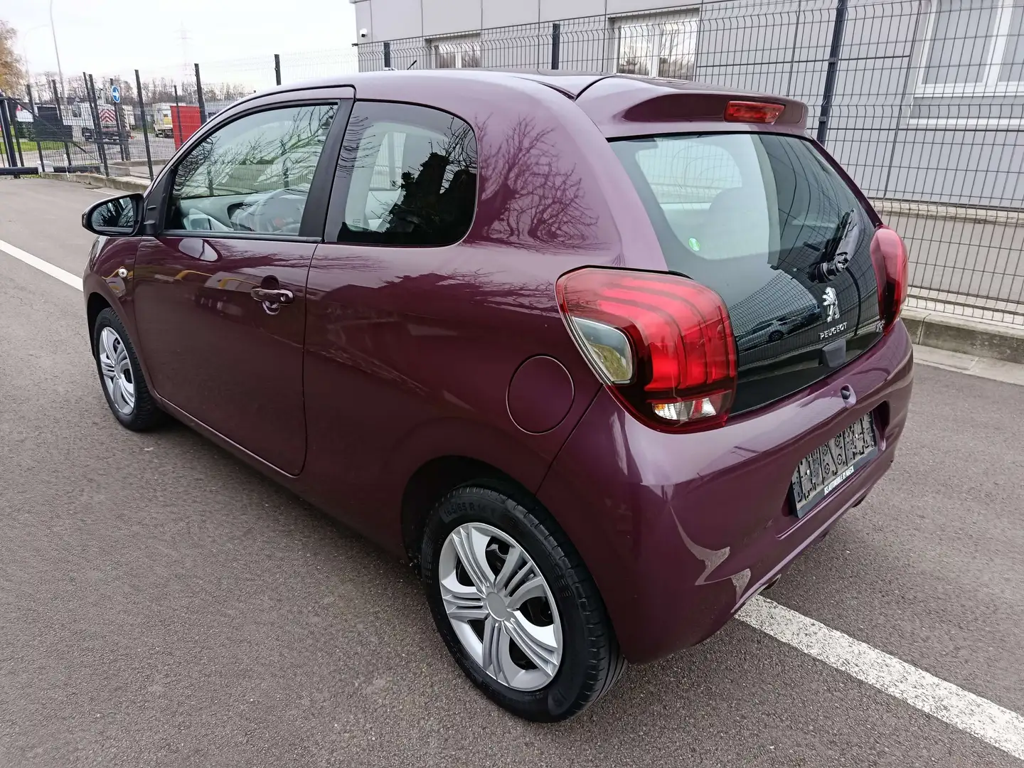 Peugeot 108 108 1.0 VTi Access Lila - 2