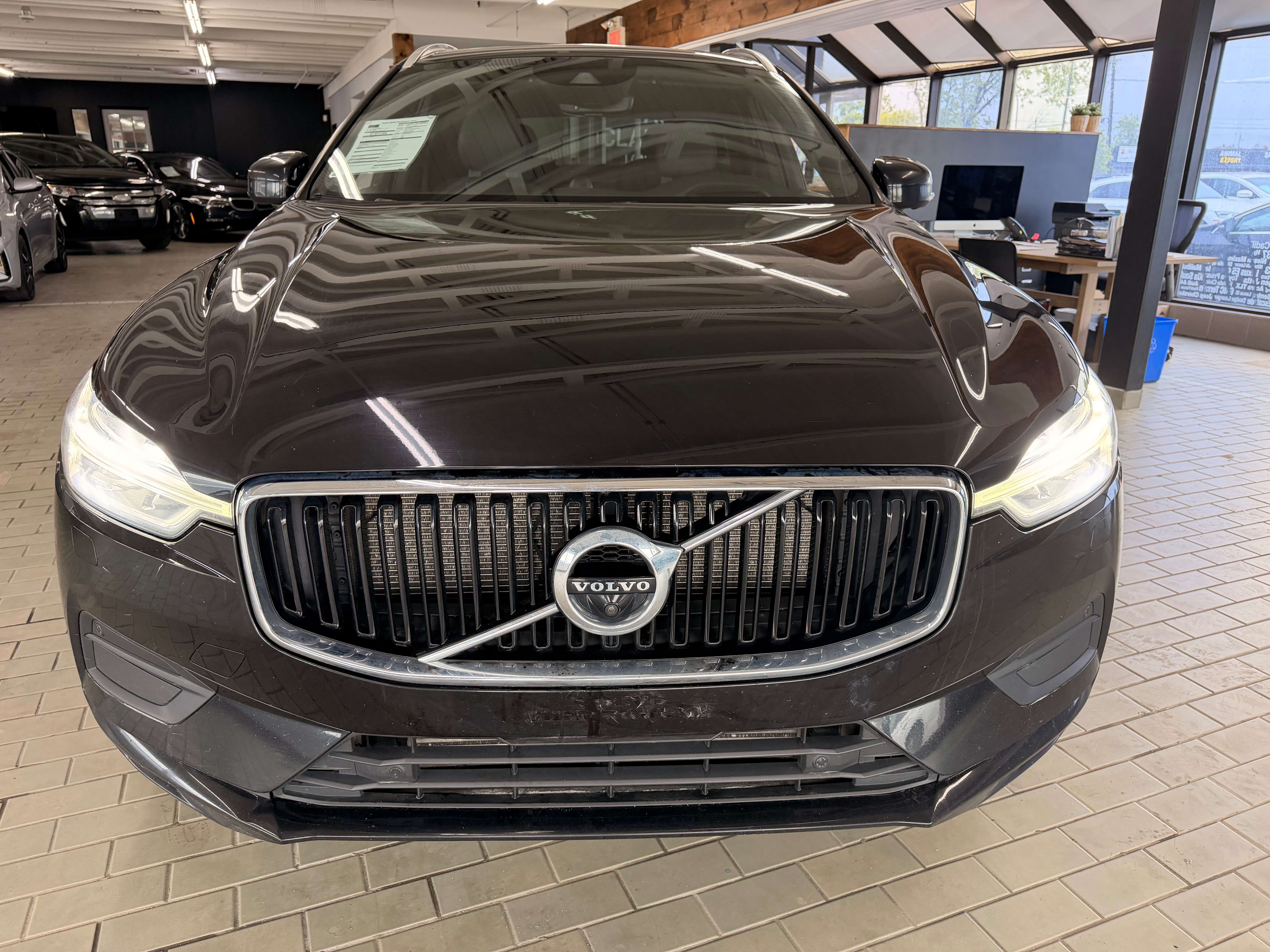 2018 Volvo XC60 Momentum - Image 7