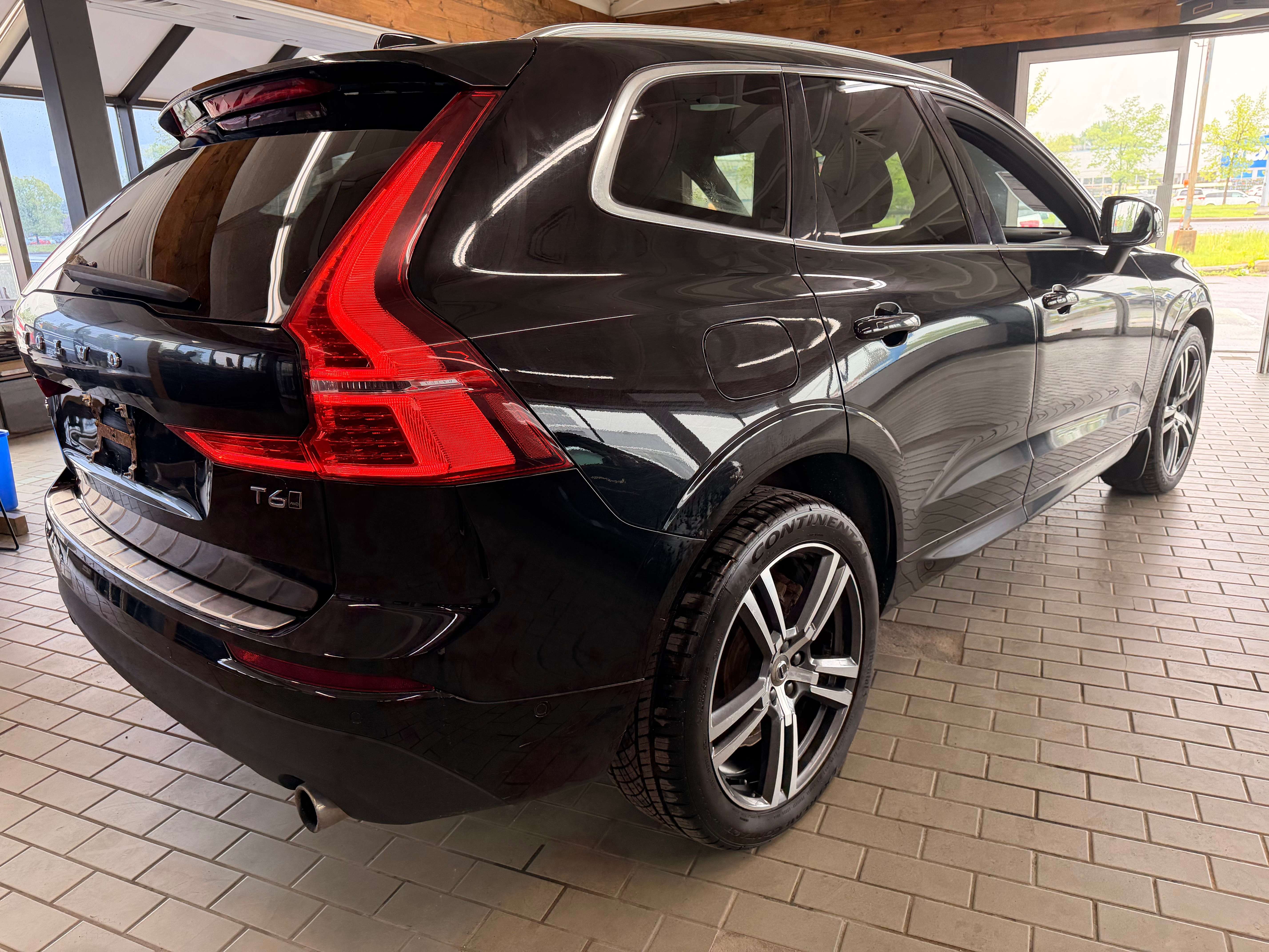 2018 Volvo XC60 Momentum - Image 4