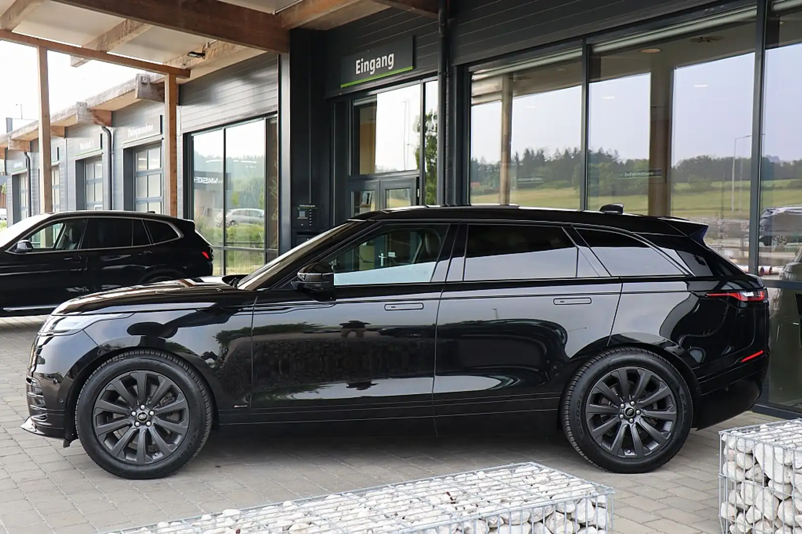 Land Rover Range Rover Velar D300 MHEV Allrad R-Dynamic SE Aut. ACC, Luftfed... Schwarz - 2