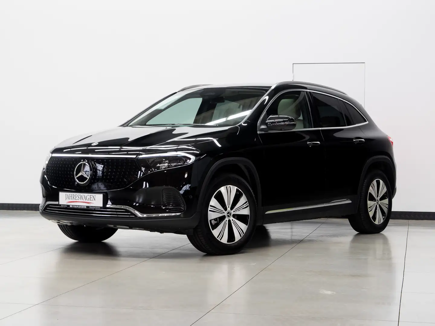 Mercedes-Benz EQA 300 4M PANORAMA *BEIGE LEDER* 360°cam Memory KEYLESS Noir - 1