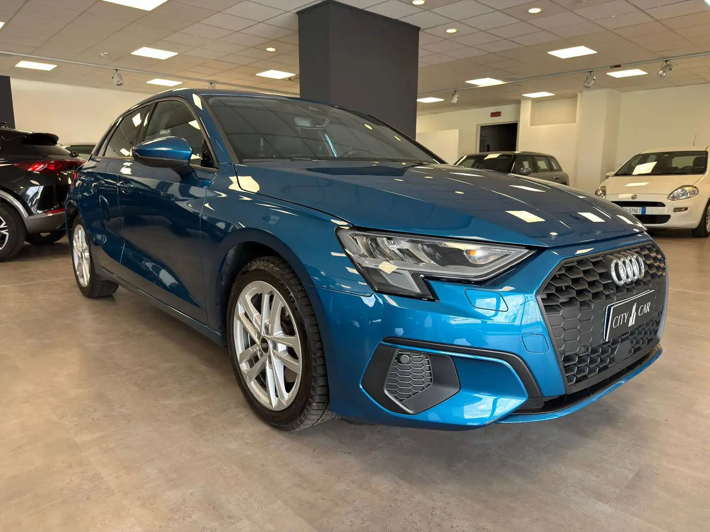 Audi A3 A3  2020 business Sportback 35 2.0 tdi s-tronic Bleu - 1