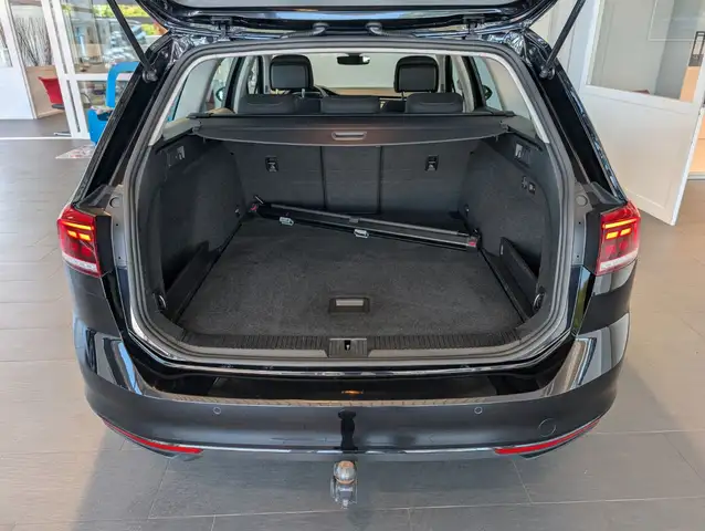Volkswagen Passat view 12