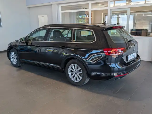 Volkswagen Passat view 10