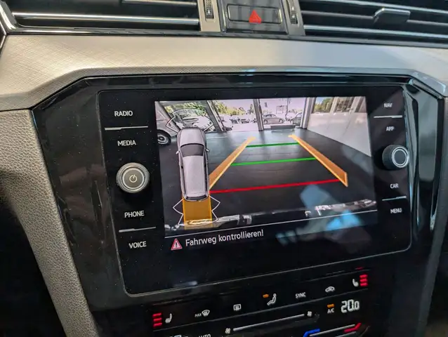 Volkswagen Passat view 14