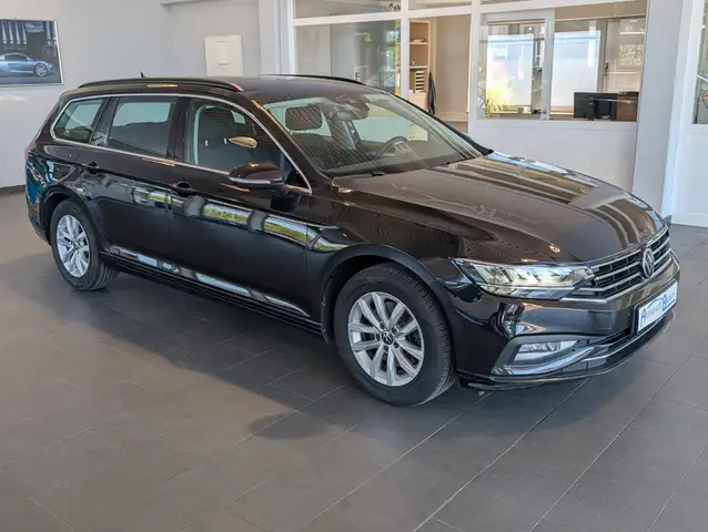 2022 Volkswagen Passat in Black for sale