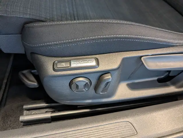 Volkswagen Passat view 8