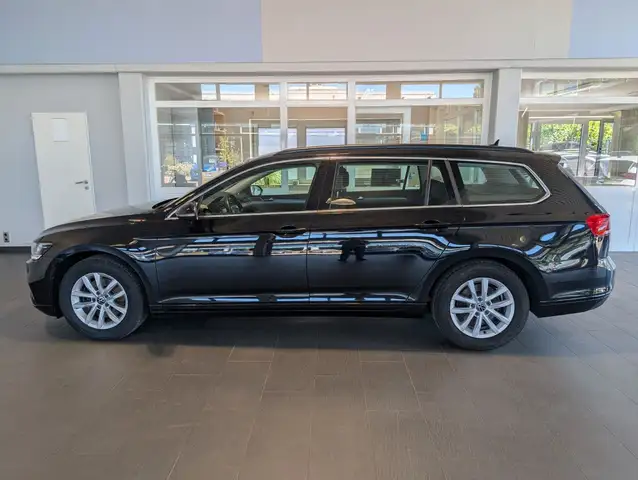 Volkswagen Passat view 6
