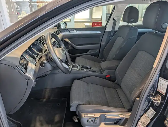 Volkswagen Passat view 7