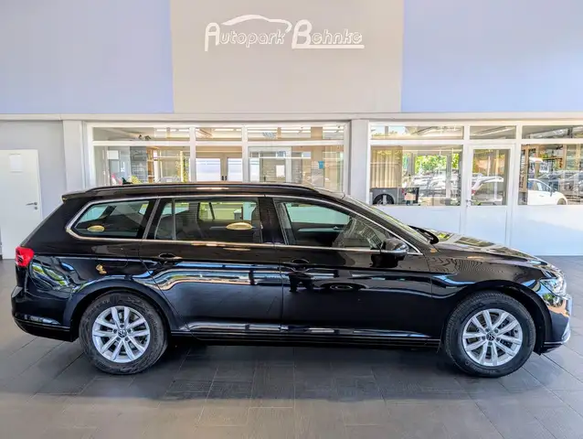 Volkswagen Passat view 2