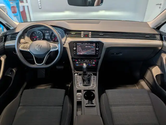 Volkswagen Passat view 13