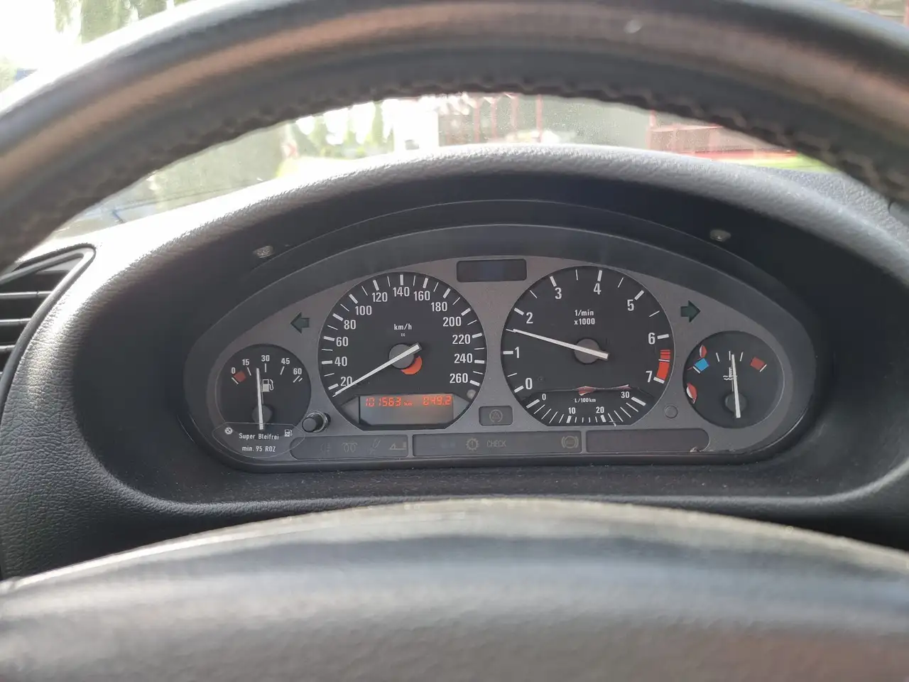 BMW 320i, foto 12