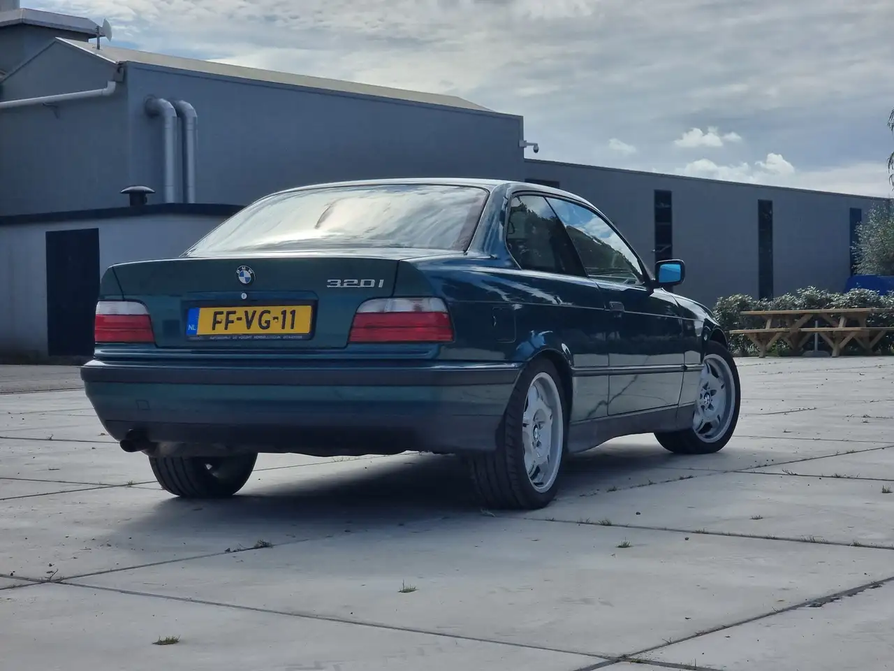 BMW 320i, foto 6