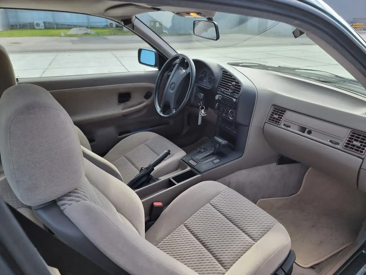 BMW 320i, foto 8