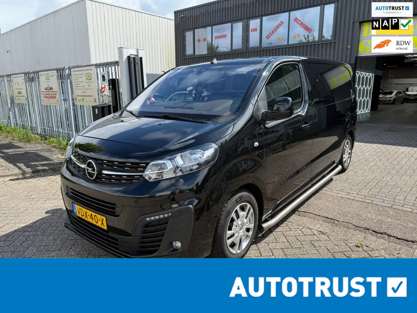 Opel Vivaro 1.5 CDTI L2H1 Innovation Zwart - 1