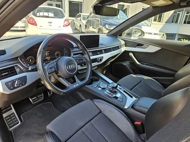 Audi A4 view 7