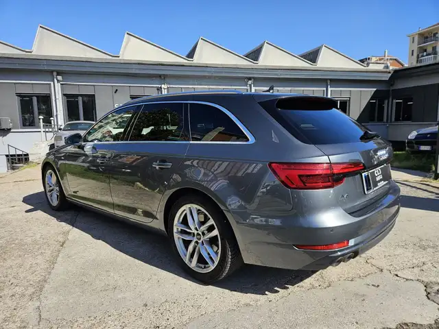Audi A4 view 6