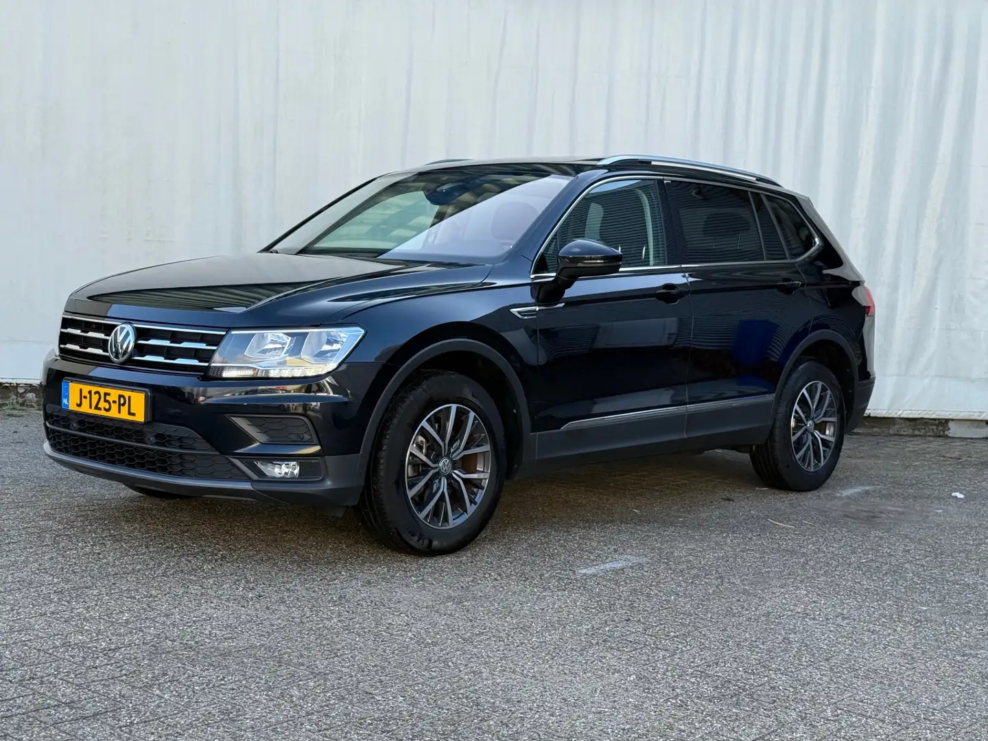 Volkswagen Tiguan Allspace 1.5 TSI Comfortline Business / Panodak Noir - 2