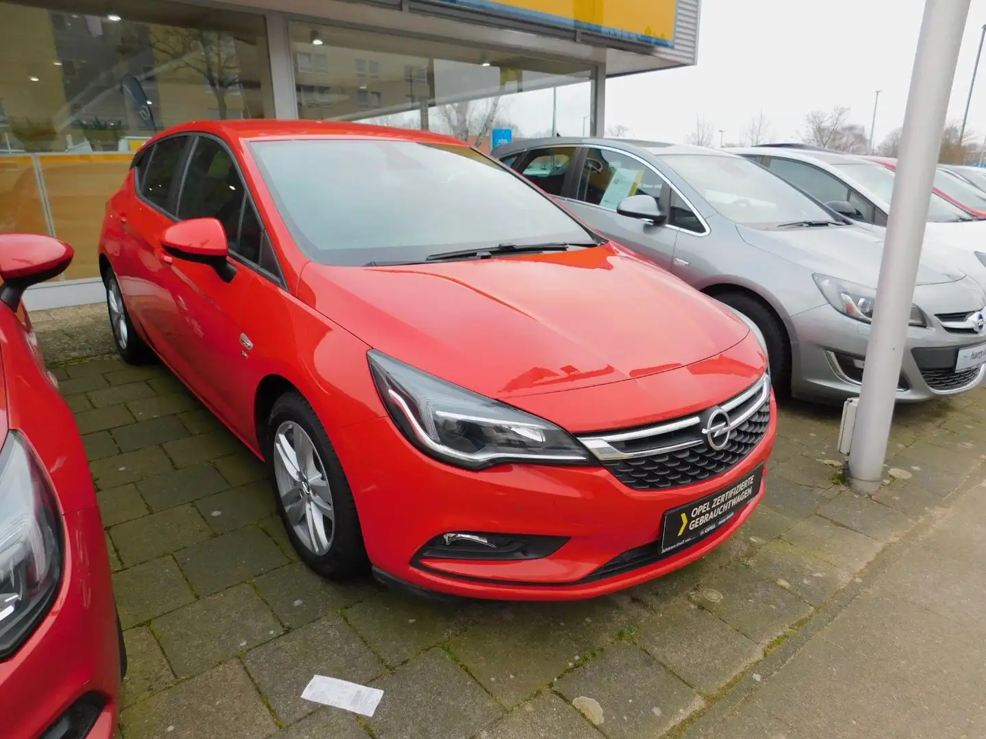 Opel Astra K Lim. 5-trg. Active Start/Stop Red - 2