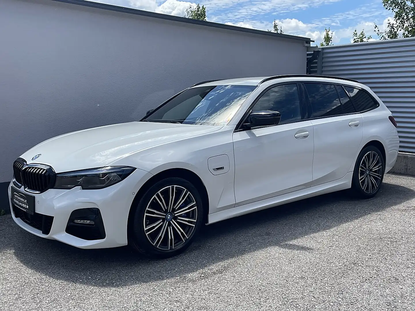 BMW 330 e xDrive Touring Aut. MSPORT/AHK/RÜ.KAM/PARKASS... Weiß - 1
