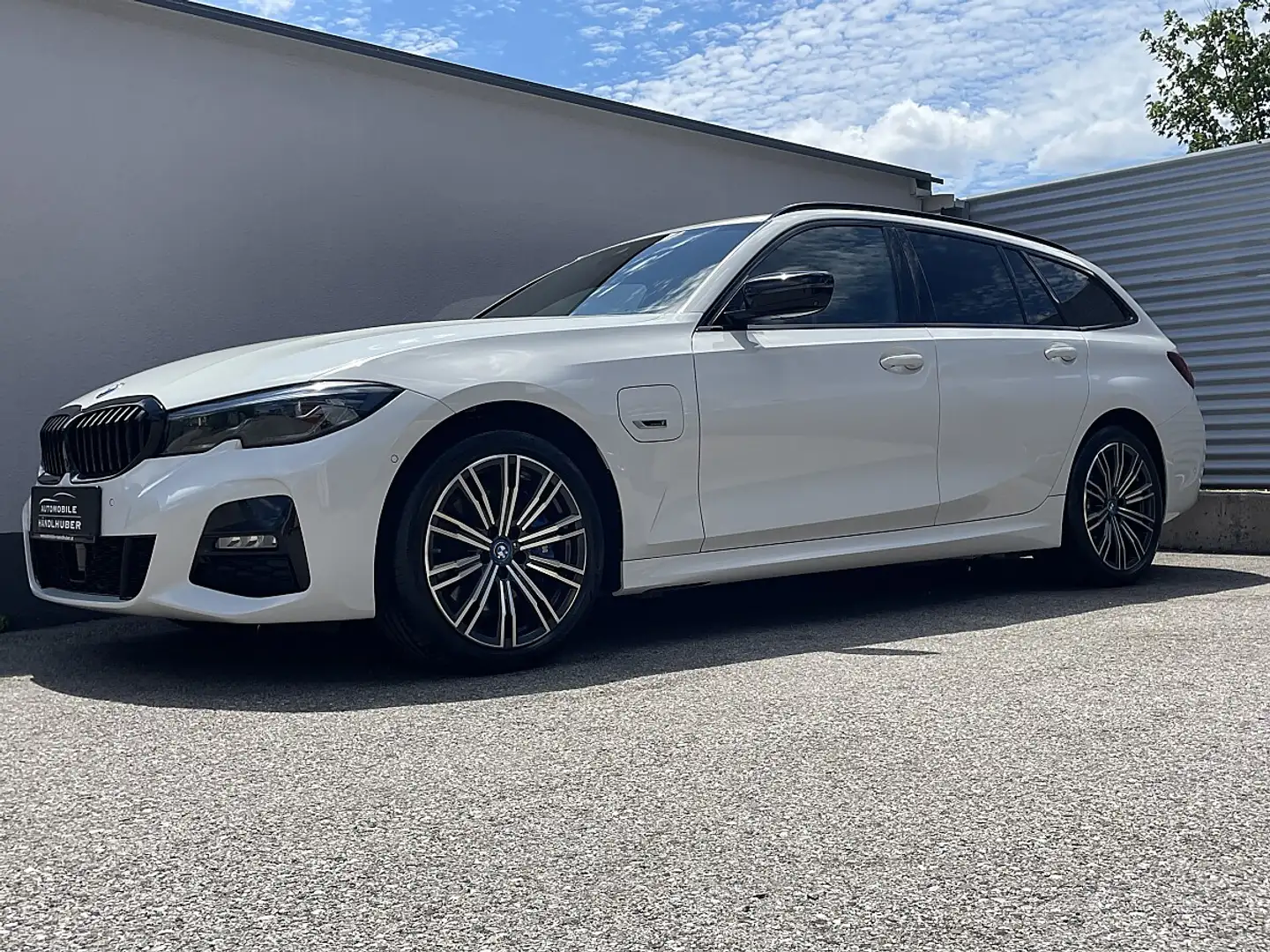 BMW 330 e xDrive Touring Aut. MSPORT/AHK/RÜ.KAM/PARKASS... Weiß - 2