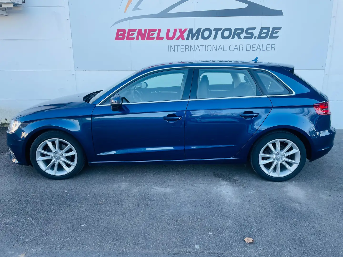 Audi A3 Sportback 1.4 TFSI Ultra S tronic Bleu - 2
