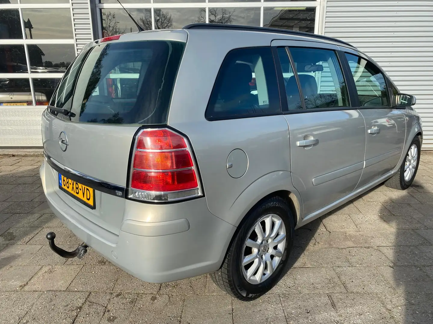 Opel Zafira 1.8 Temptation Grijs - 2