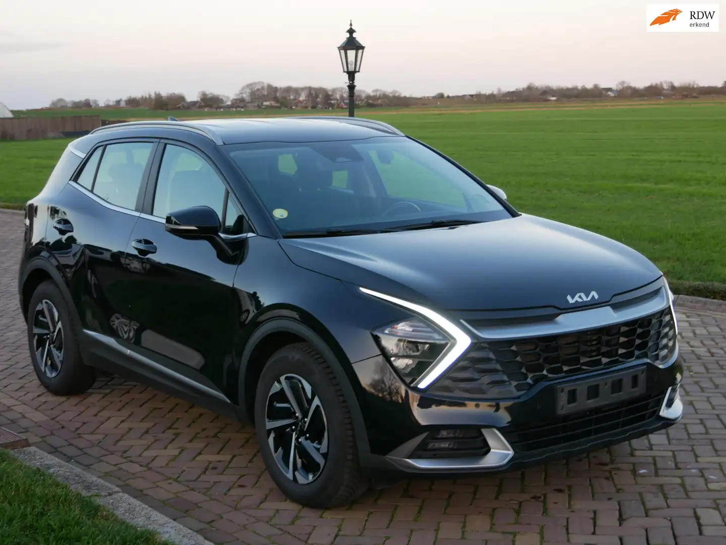 Kia Sportage 1.6 CRDI AUT 135 ComfortLine ** 15499 NETTO ** Schwarz - 1