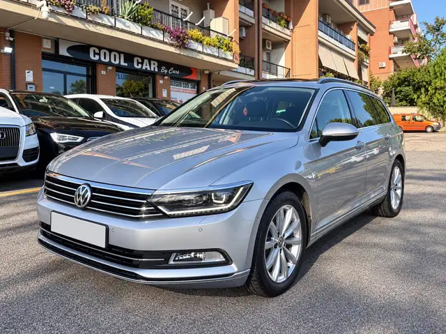 Volkswagen Passat Variant Passat Variant 2.0 tdi Highline 150cv dsg TETTO PANORAMICO