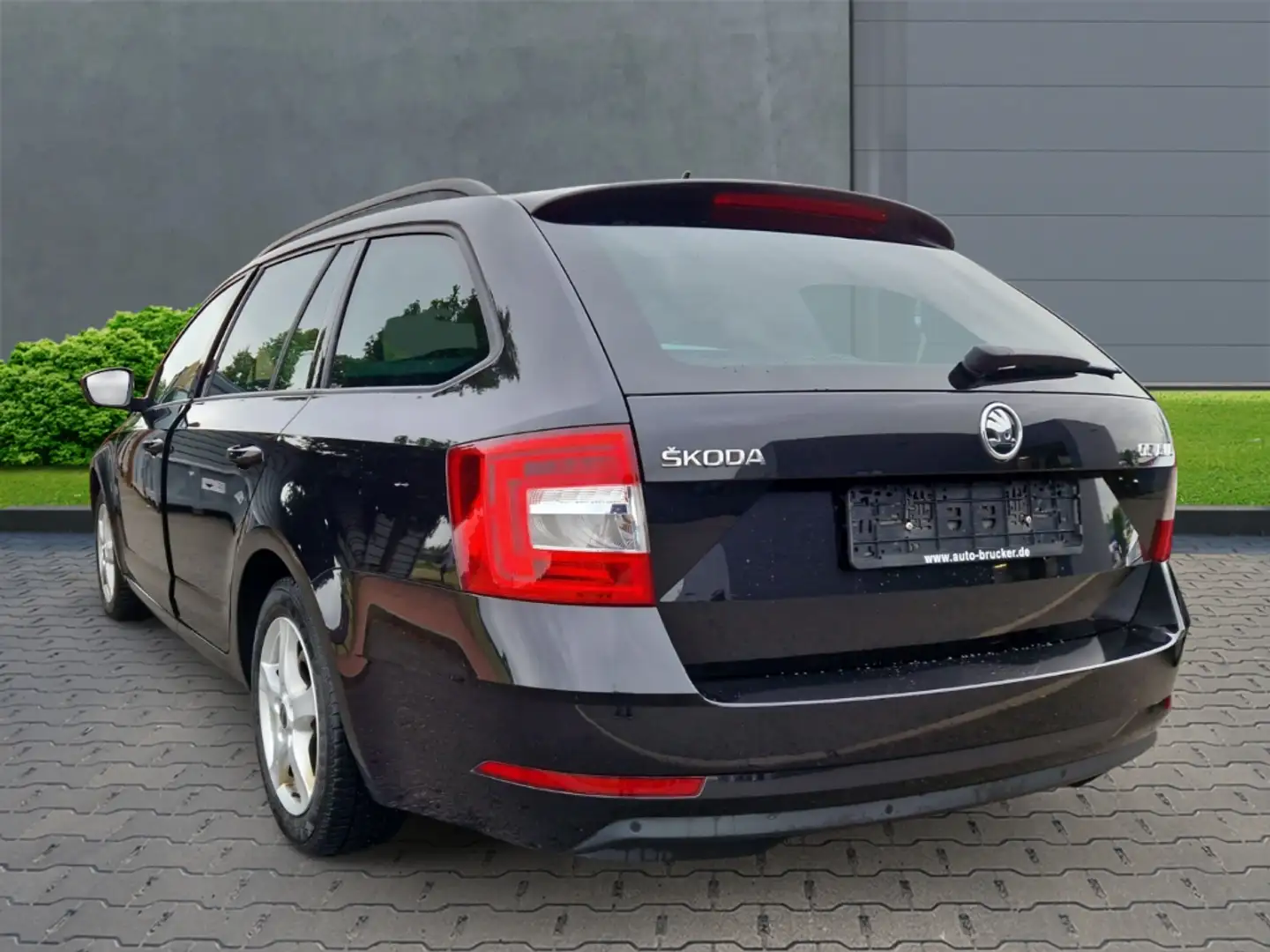 Skoda Octavia Combi Ambition 2.0 TDI+Anhängerkupplung+Navi+Alufe Zwart - 2